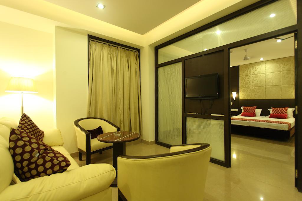 Hotel Surya Plaza Kota  Esterno foto