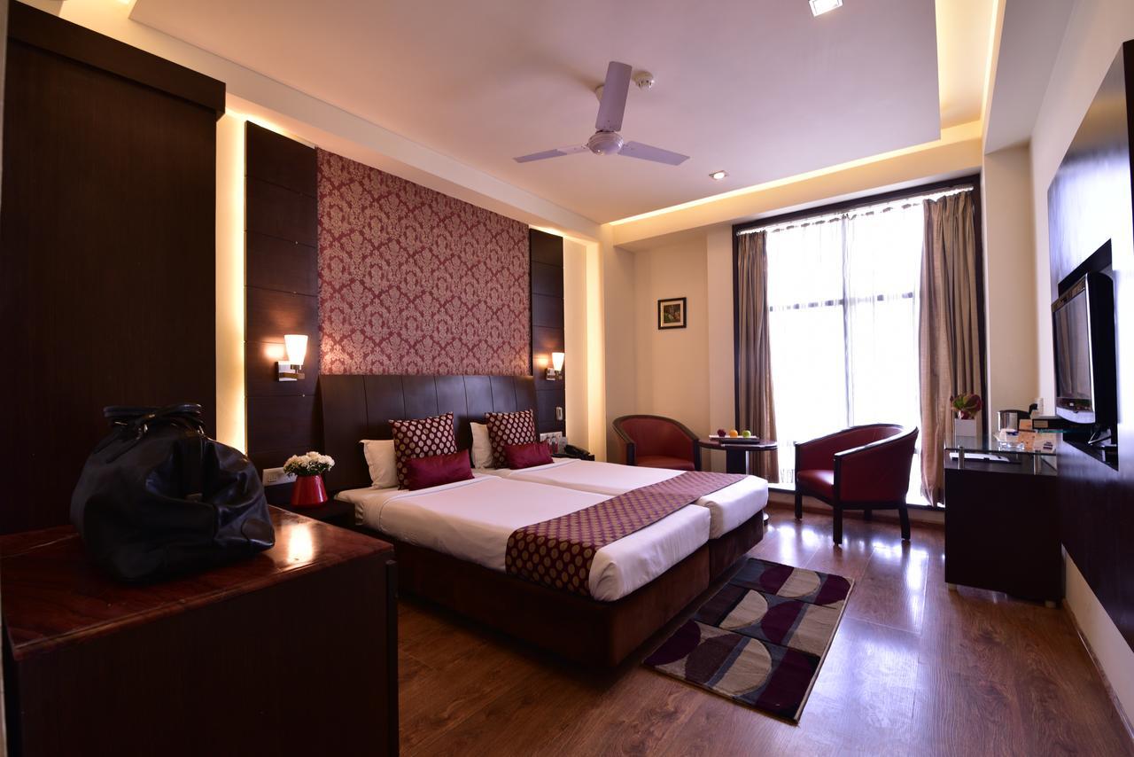 Hotel Surya Plaza Kota  Esterno foto