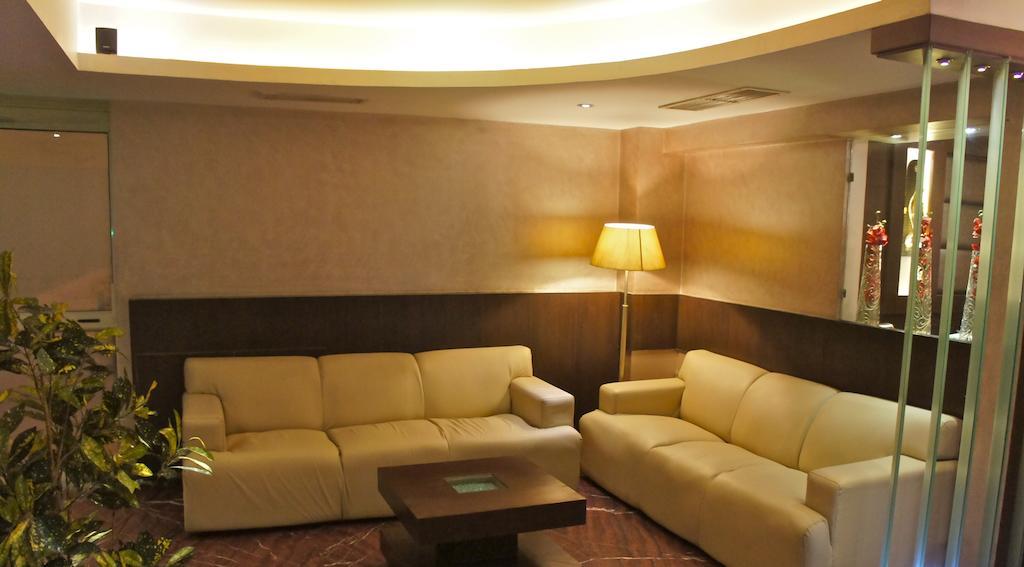 Hotel Surya Plaza Kota  Esterno foto